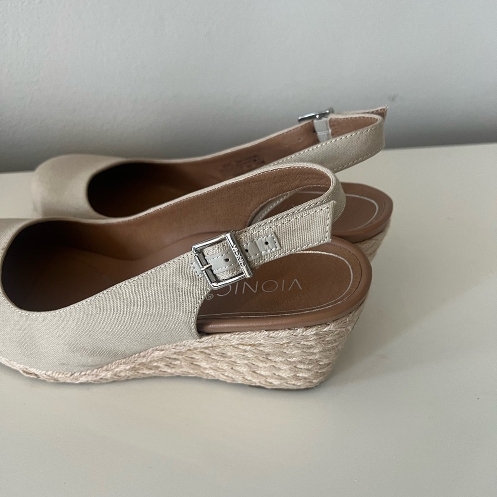 Vionic Wedges Size 10 - Picture 7 of 7